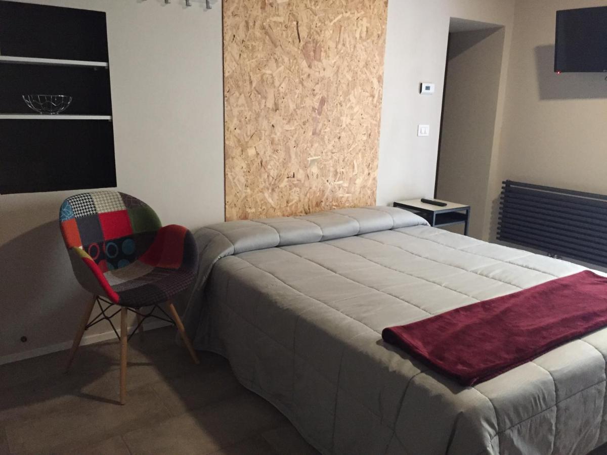 Appartement Domus LEYDI à Ivrée Extérieur photo