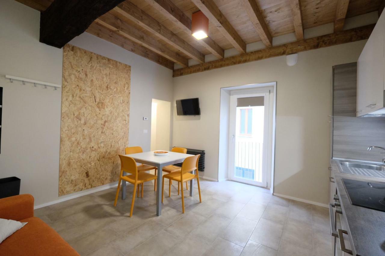 Appartement Domus LEYDI à Ivrée Extérieur photo