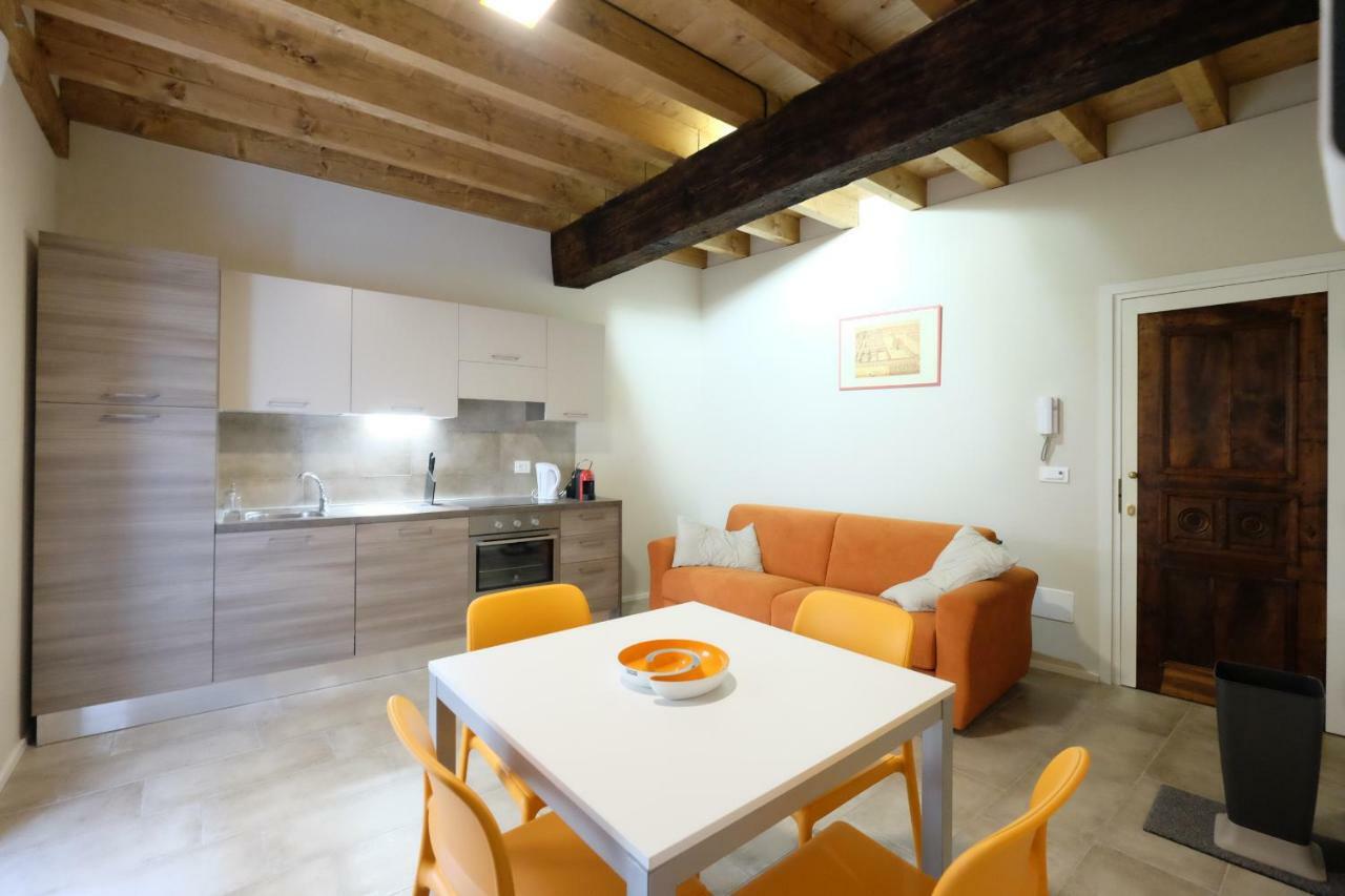 Appartement Domus LEYDI à Ivrée Extérieur photo